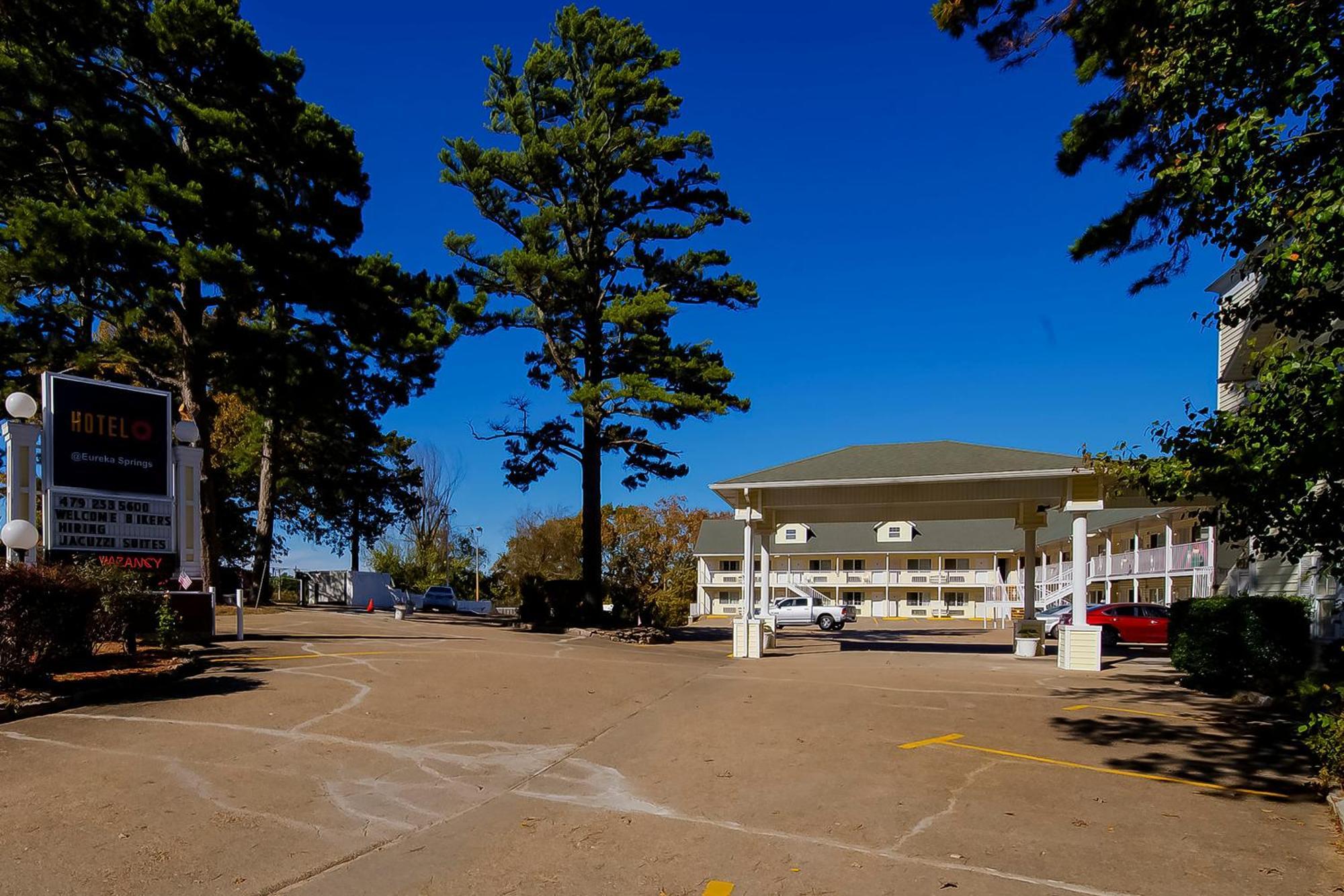 Hotel O Eureka Springs - Christ Of Ozark Area Екстериор снимка