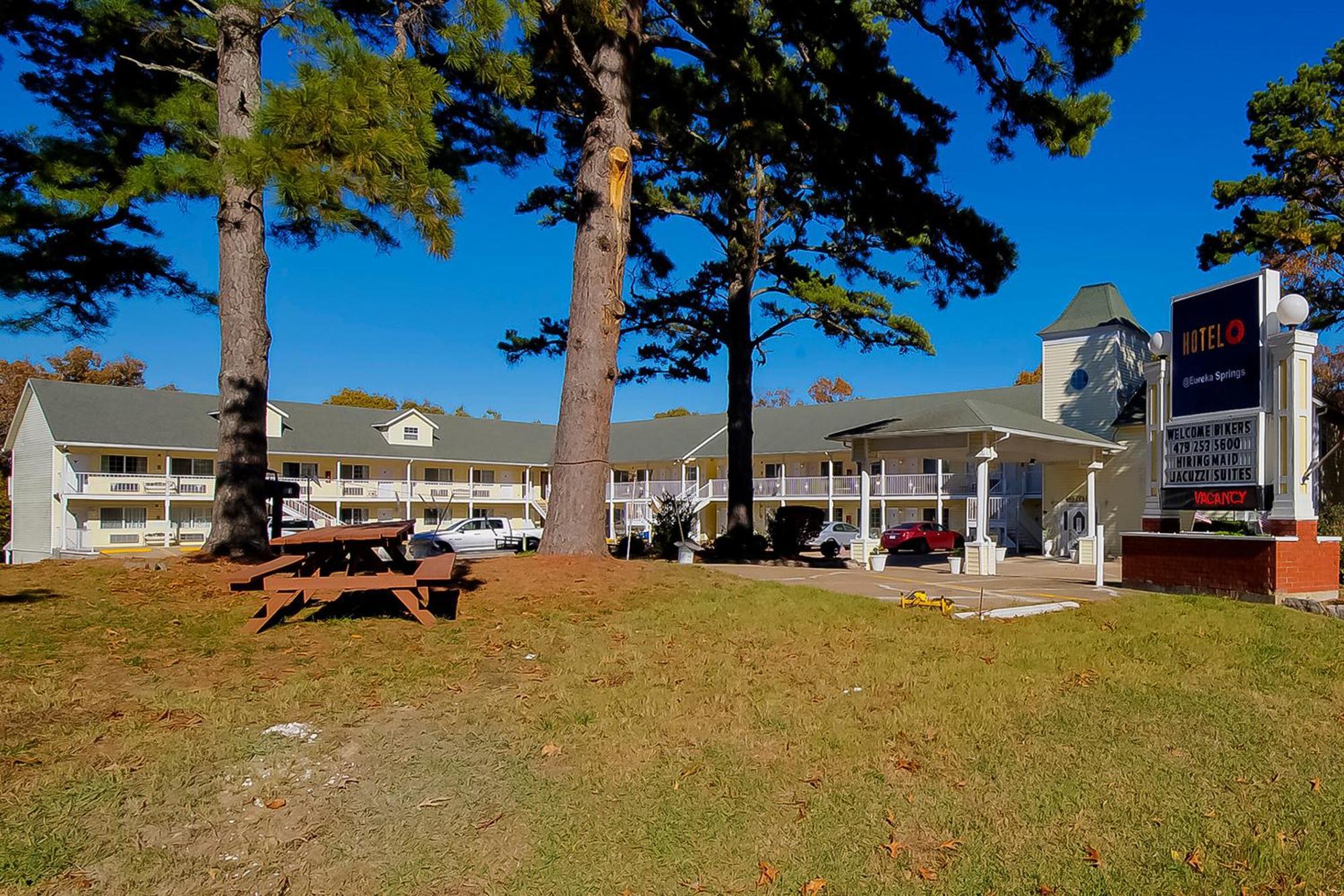 Hotel O Eureka Springs - Christ Of Ozark Area Екстериор снимка