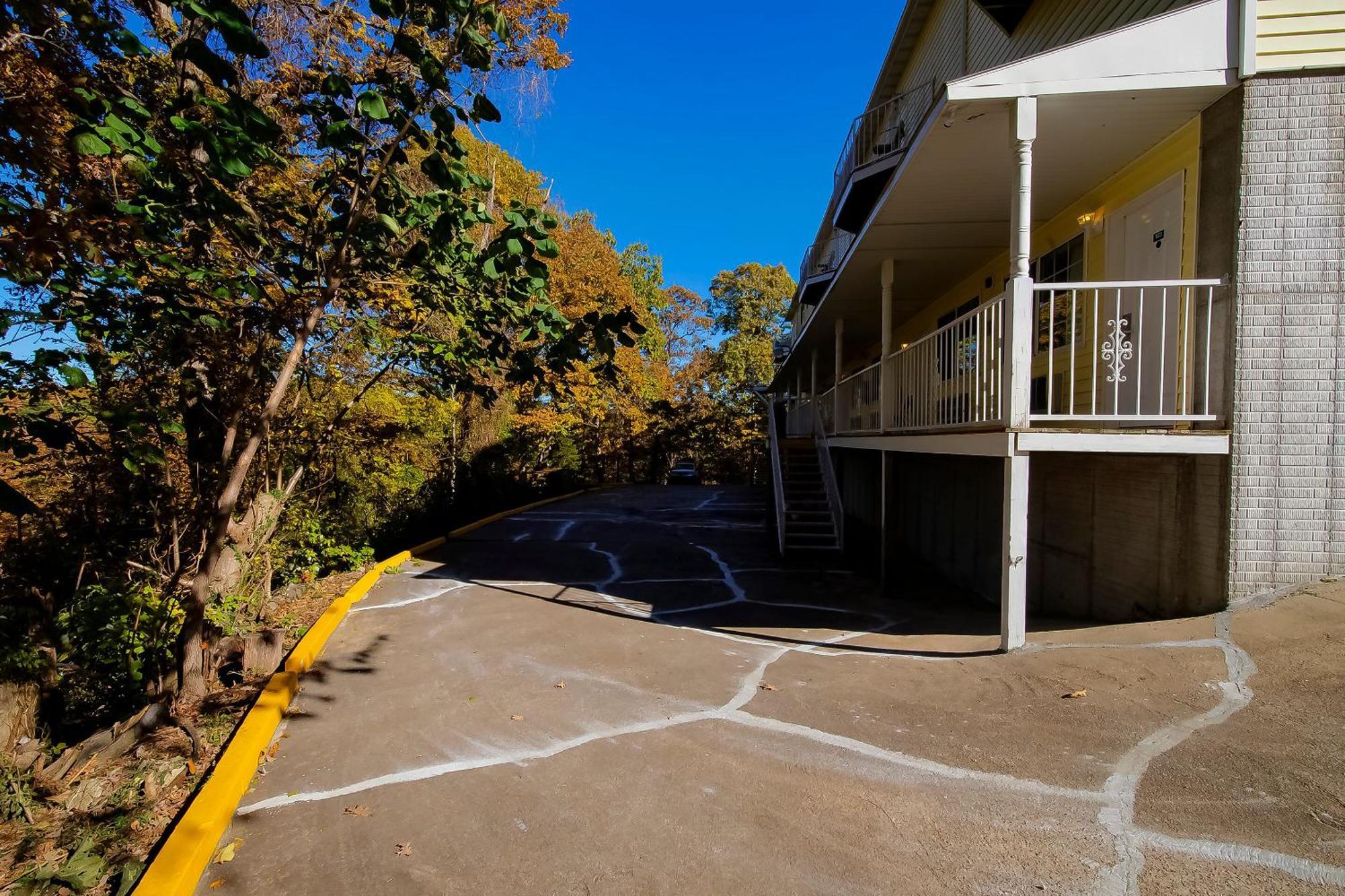 Hotel O Eureka Springs - Christ Of Ozark Area Екстериор снимка
